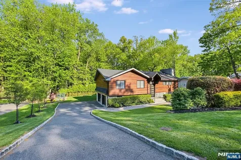 655 Floyd Street Englewood Cliffs NJ 07632
