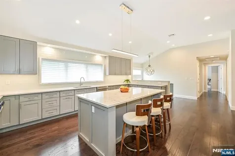 655 Floyd Street Englewood Cliffs NJ 07632