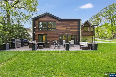 655 Floyd Street Englewood Cliffs NJ 07632