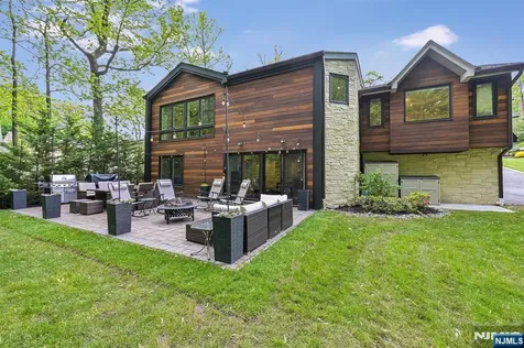 655 Floyd Street Englewood Cliffs NJ 07632