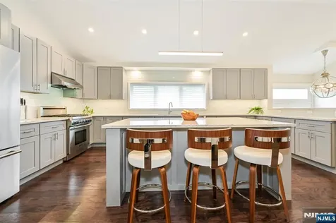655 Floyd Street Englewood Cliffs NJ 07632