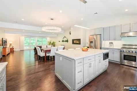 655 Floyd Street Englewood Cliffs NJ 07632