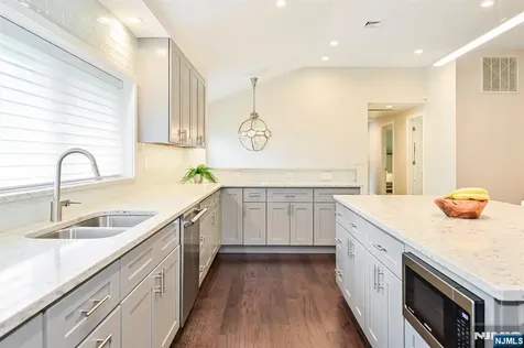 655 Floyd Street Englewood Cliffs NJ 07632