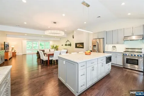 655 Floyd Street Englewood Cliffs NJ 07632