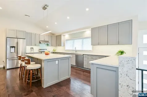 655 Floyd Street Englewood Cliffs NJ 07632