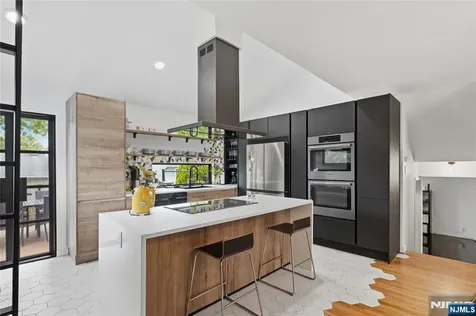 17 Arthur Drive Rutherford NJ 07070