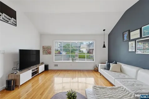 17 Arthur Drive Rutherford NJ 07070