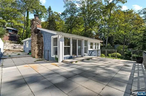 26 Rock Road West Milford NJ 07480