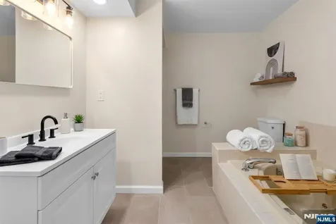 163 Marion West Orange NJ 07052