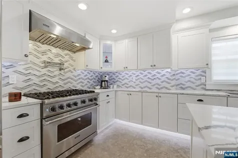 307 Farview Avenue Paramus NJ 07652