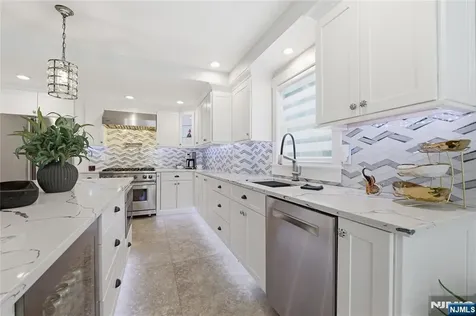 307 Farview Avenue Paramus NJ 07652