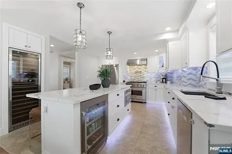 307 Farview Avenue Paramus NJ 07652