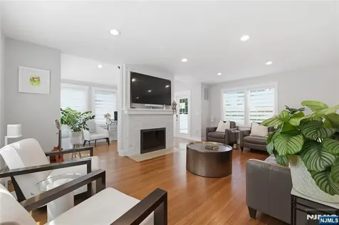 307 Farview Avenue Paramus NJ 07652