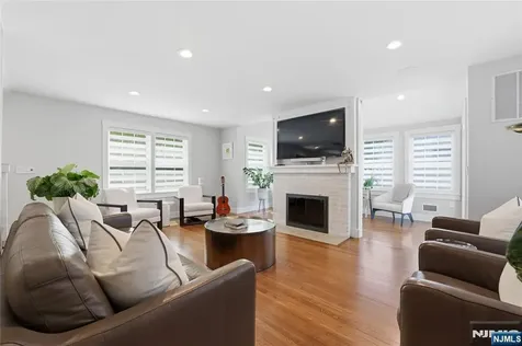 307 Farview Avenue Paramus NJ 07652