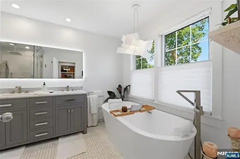 307 Farview Avenue Paramus NJ 07652