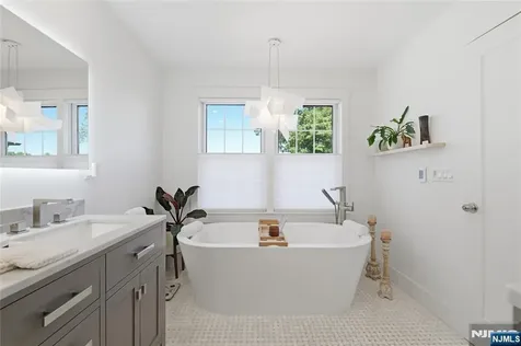 307 Farview Avenue Paramus NJ 07652