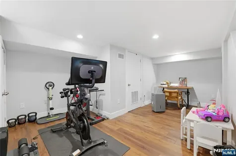 307 Farview Avenue Paramus NJ 07652