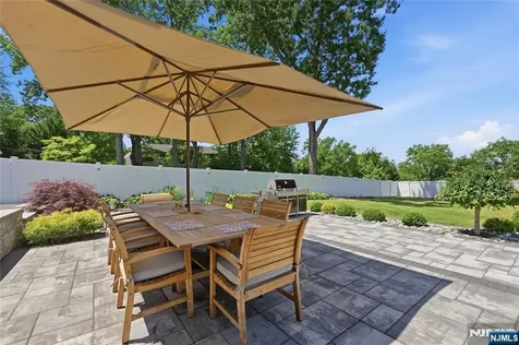 307 Farview Avenue Paramus NJ 07652