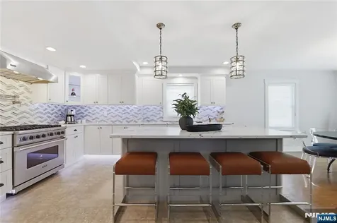 307 Farview Avenue Paramus NJ 07652
