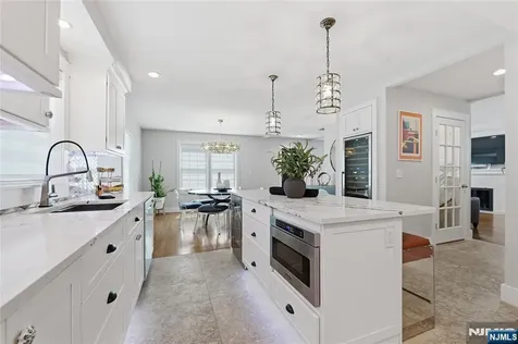 307 Farview Avenue Paramus NJ 07652