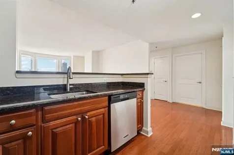 5311 City Place Edgewater NJ 07020