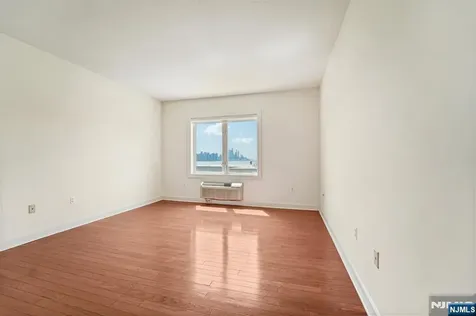 5311 City Place Edgewater NJ 07020
