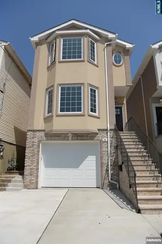 28 Davis Street Harrison NJ 07029