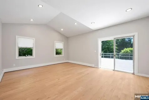 439 Summit Street Englewood Cliffs NJ 07632