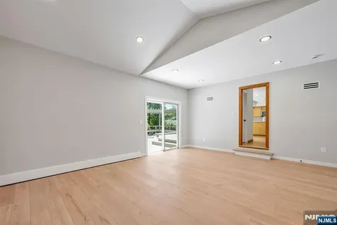 439 Summit Street Englewood Cliffs NJ 07632