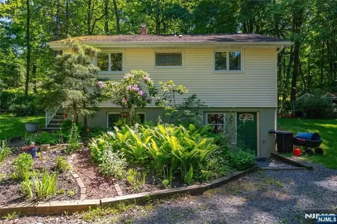 35 Windy Bush Lane Sparta NJ 07871