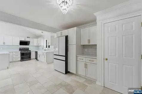 92 Blanch Avenue Closter NJ 07624