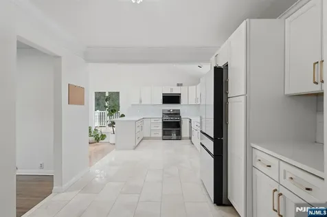 92 Blanch Avenue Closter NJ 07624