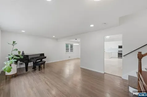 92 Blanch Avenue Closter NJ 07624