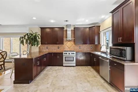 90 Washington Avenue Cliffside Park NJ 07010