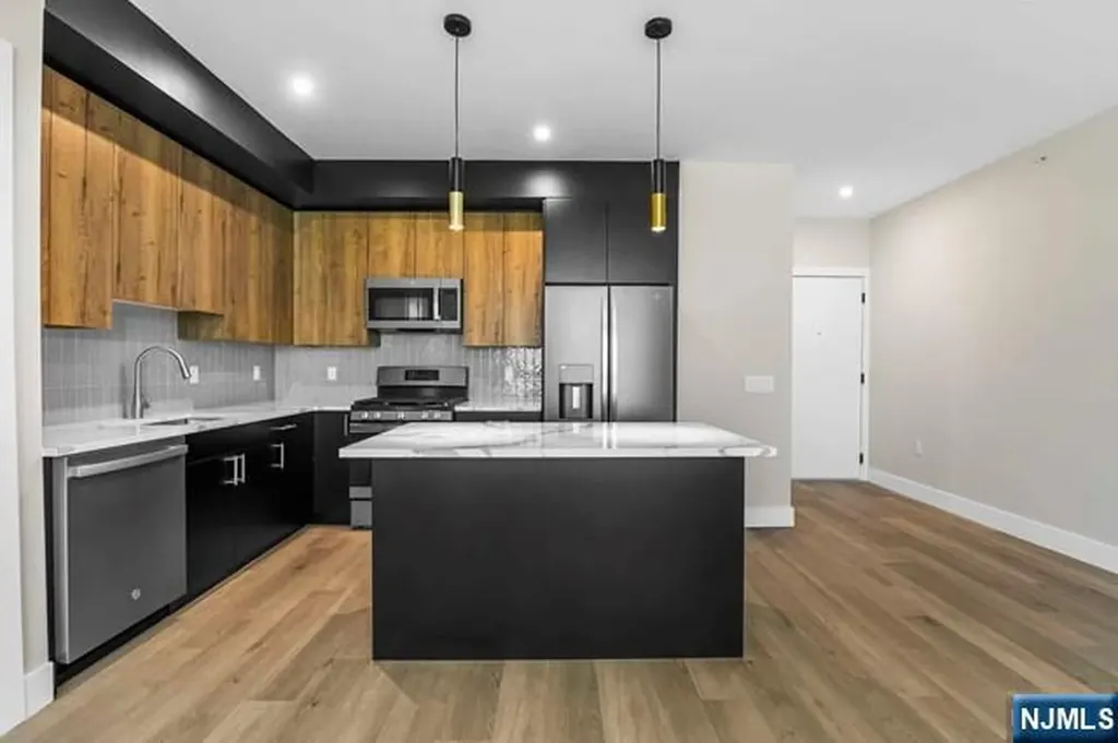2021 Jones Road Fort Lee NJ 07024