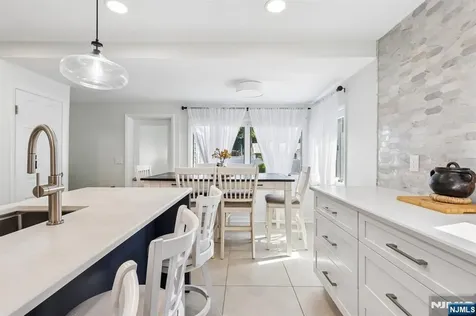 433 Fern Avenue Lyndhurst NJ 07071