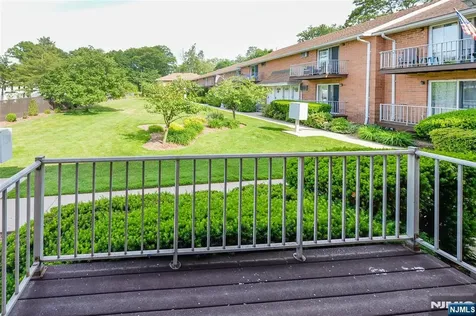 15 Cottage Street Midland Park NJ 07432