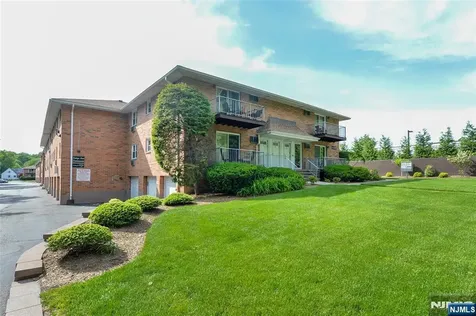15 Cottage Street Midland Park NJ 07432