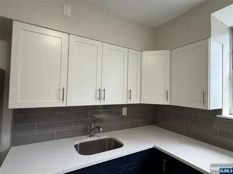 330 Northwood Way Palisades Park NJ 07650