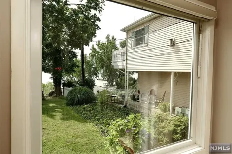 6 Vista Lane Edgewater NJ 07020