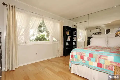 6 Vista Lane Edgewater NJ 07020