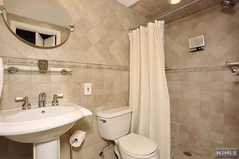 6 Vista Lane Edgewater NJ 07020