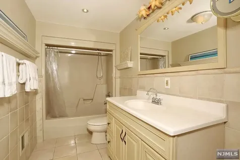 6 Vista Lane Edgewater NJ 07020