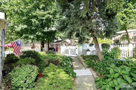 6 Vista Lane Edgewater NJ 07020