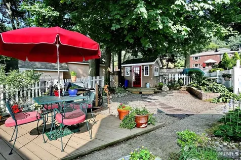 6 Vista Lane Edgewater NJ 07020