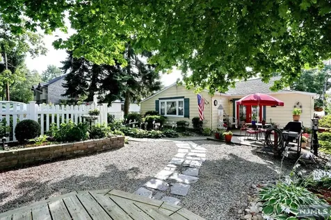6 Vista Lane Edgewater NJ 07020