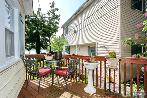 6 Vista Lane Edgewater NJ 07020