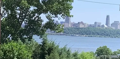6 Vista Lane Edgewater NJ 07020