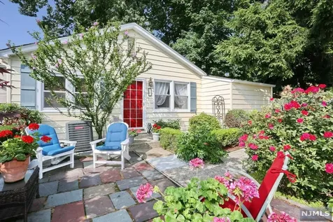6 Vista Lane Edgewater NJ 07020