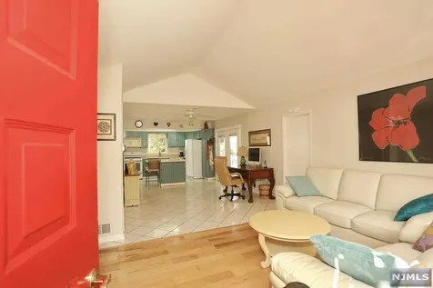 6 Vista Lane Edgewater NJ 07020